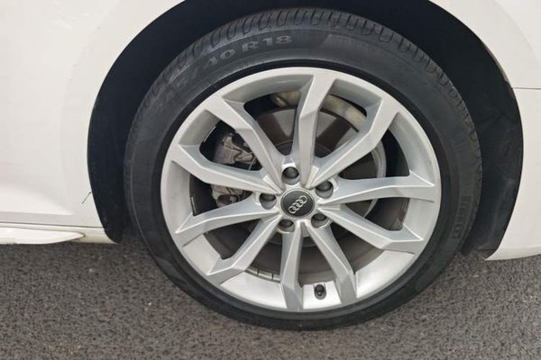 Audi A4L 2018, 105400 км, за 13879 USD