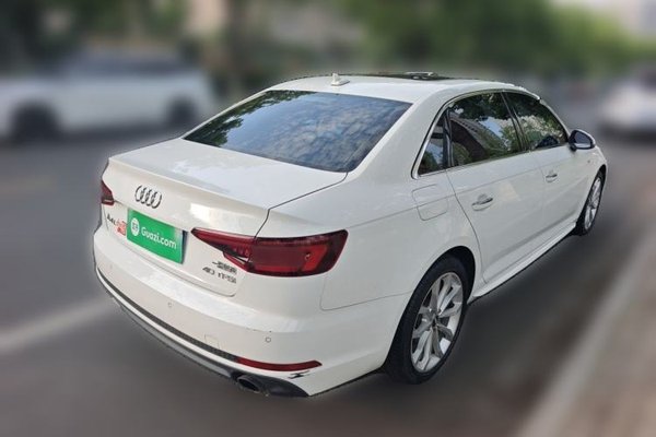 Audi A4L 2018, 105400 км, за 13879 USD