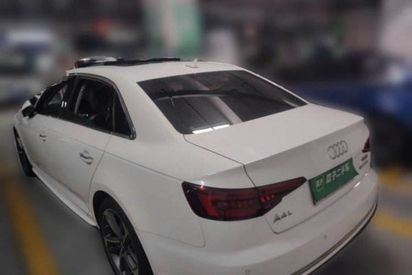 Audi A4L 2018, 125500 км, за 13747 USD
