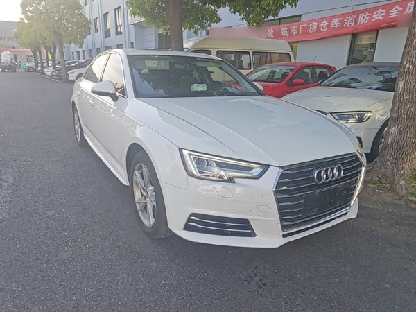 Audi A4L 2018, 170700 км, за 12631 USD