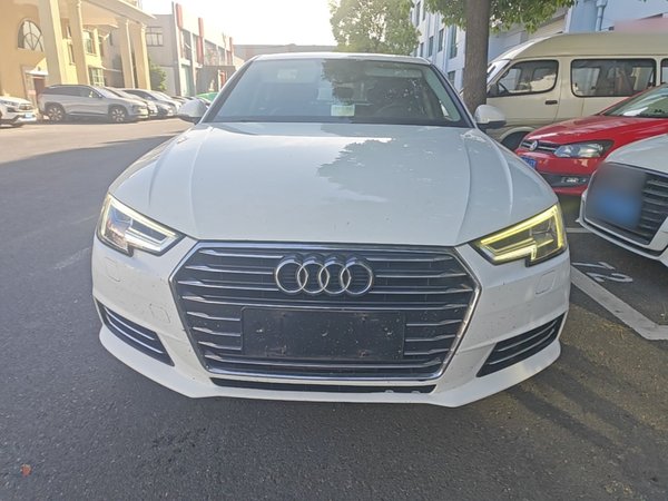 Audi A4L 2018, 170700 км, за 12631 USD