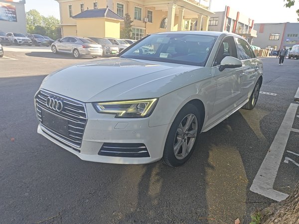 Audi A4L · 2018 год