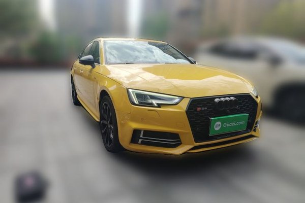 Audi A4L 2018, 145100 км, за 13808 USD