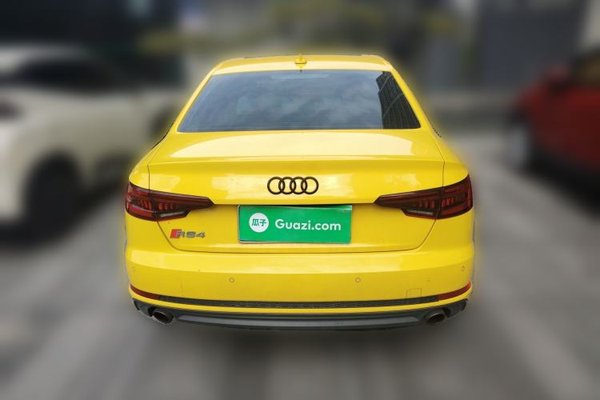 Audi A4L 2018, 145100 км, за 13808 USD