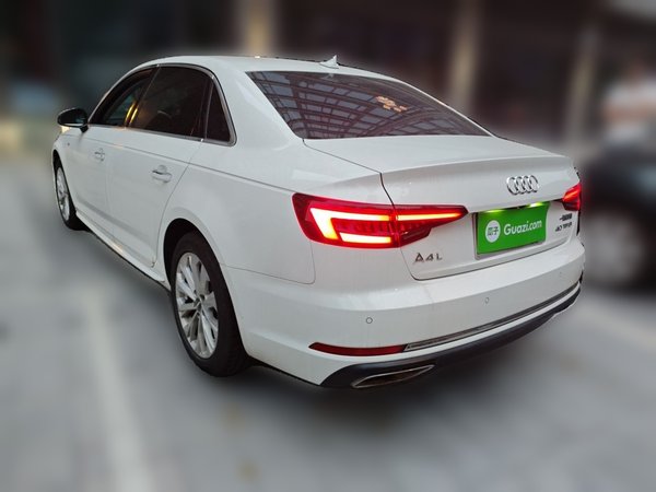 Audi A4L 2019, 110399 км, за 13812 USD