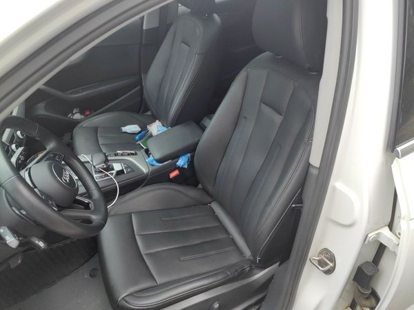 Audi A4L 2019, 67700 км, за 15636 USD - фото 16