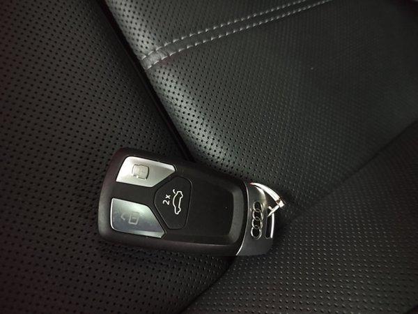 Audi A4L 2020, 122500 км, за 20202 USD