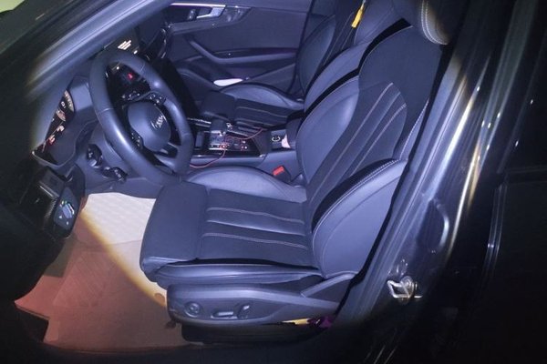 Audi A4L 2022, 31200 км, за 24633 USD - фото 16