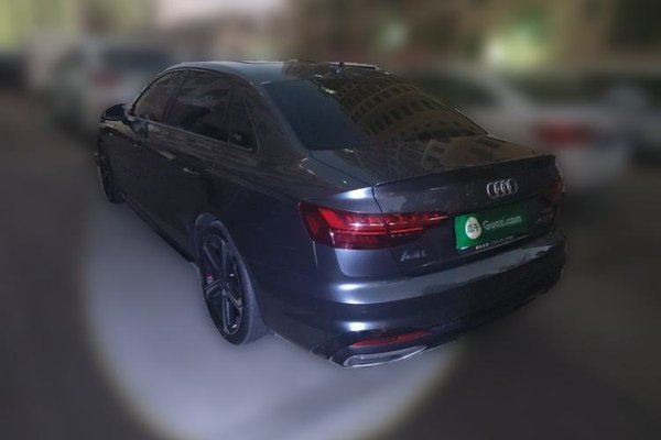 Audi A4L 2022, 31200 км, за 24633 USD