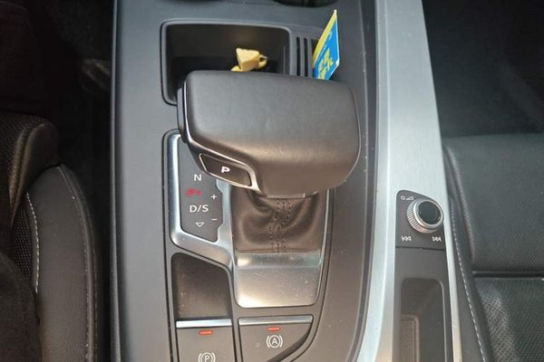 Audi A4L 2020, 49200 км, за 18450 USD