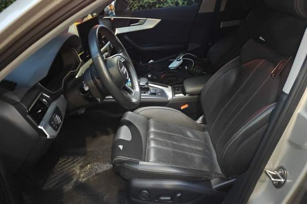 Audi A4L 2020, 49200 км, за 18450 USD