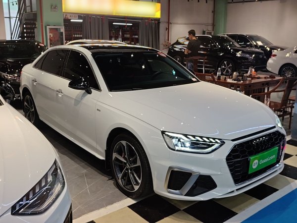 Audi A4L 2020, 79000 км, за 22216 USD