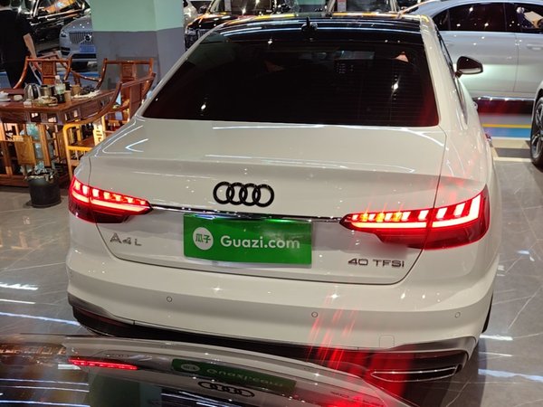 Audi A4L 2020, 79000 км, за 22216 USD