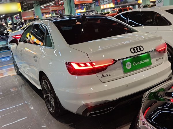 Audi A4L 2020, 79000 км, за 22216 USD