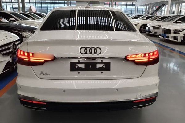 Audi A4L 2020, 79200 км, за 18809 USD