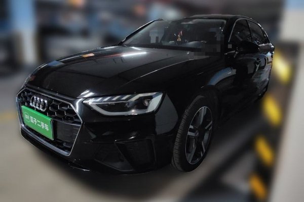 Audi A4L · 2022 год