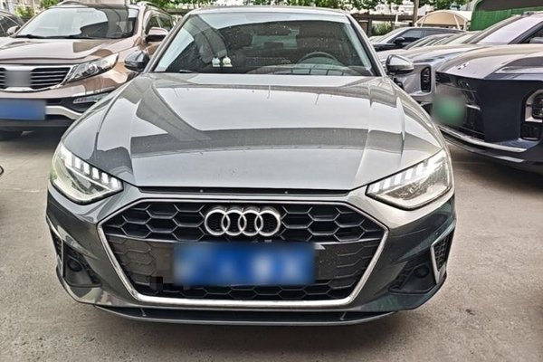 Audi A4L 2022, 26000 км, за 22866 USD