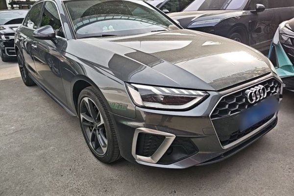 Audi A4L 2022, 26000 км, за 22866 USD