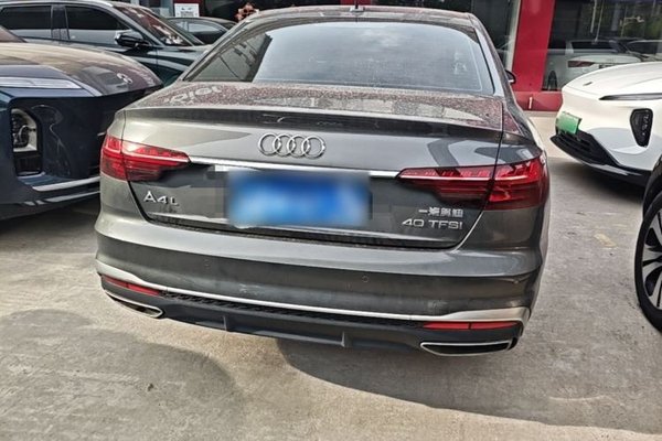 Audi A4L 2022, 26000 км, за 22866 USD