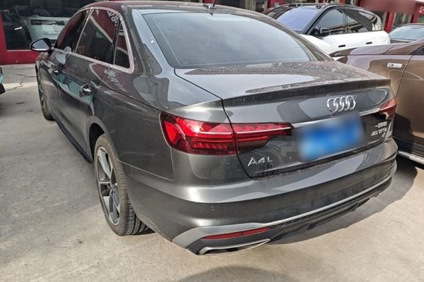 Audi A4L 2022, 26000 км, за 22866 USD