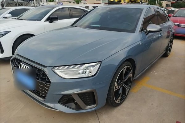 Audi A4L · 2022 год