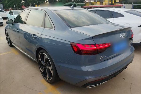 Audi A4L 2022, 35900 км, за 28096 USD
