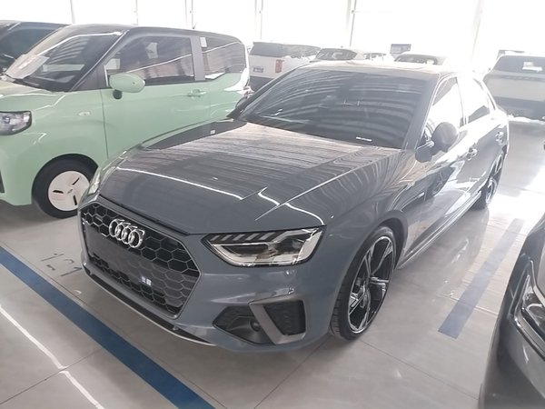 Audi A4L · 2022 год