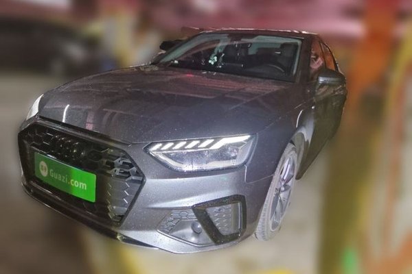 Audi A4L · 2022 год