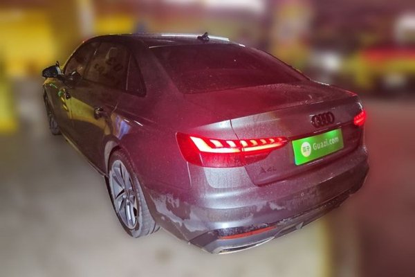 Audi A4L 2022, 63800 км, за 23906 USD