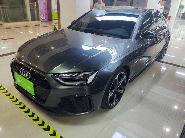 Audi A4L · 2022 год
