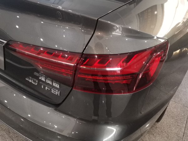 Audi A4L 2022, 90700 км, за 21960 USD