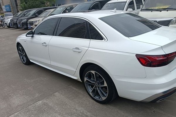 Audi A4L 2022, 123600 км, за 20594 USD