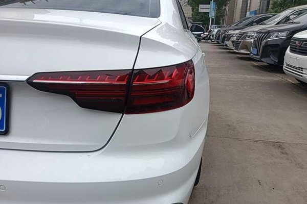 Audi A4L 2022, 123600 км, за 20594 USD - фото 9