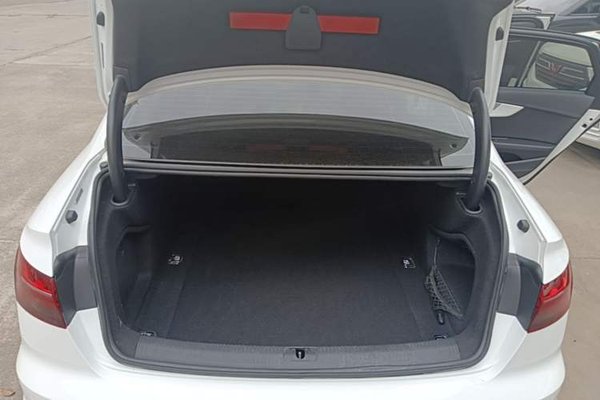 Audi A4L 2022, 123600 км, за 20594 USD - фото 22