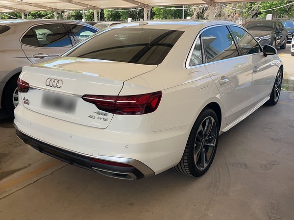Audi A4L 2022, 40600 км, за 25246 USD