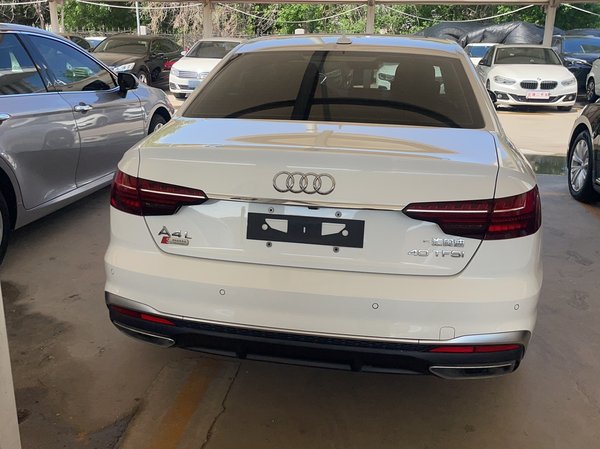 Audi A4L 2022, 40600 км, за 25246 USD