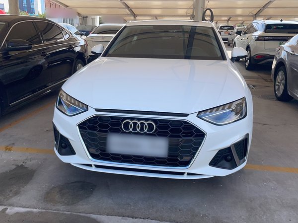 Audi A4L 2022, 40600 км, за 25246 USD
