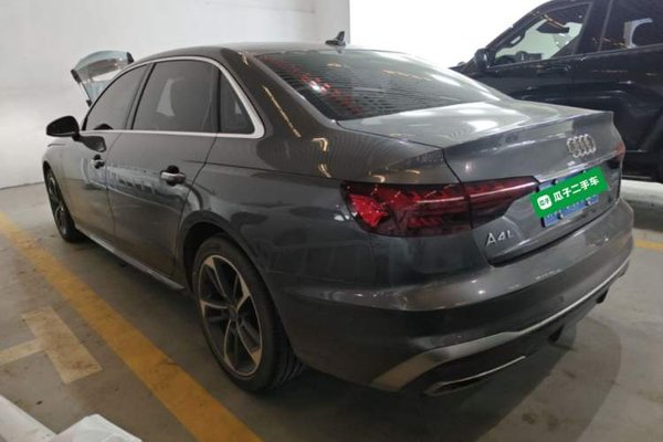 Audi A4L 2023, 21500 км, за 23612 USD