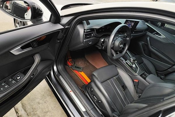 Audi A4L 2023, 53400 км, за 24921 USD - фото 13