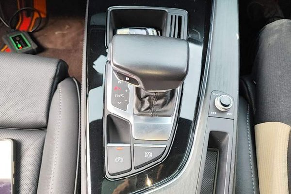 Audi A4L 2023, 53400 км, за 24921 USD - фото 11