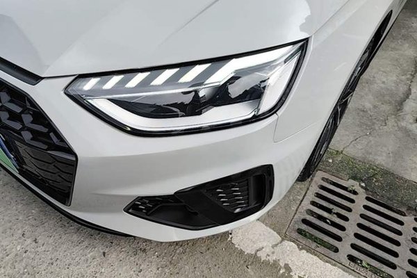 Audi A4L 2023, 53400 км, за 24921 USD