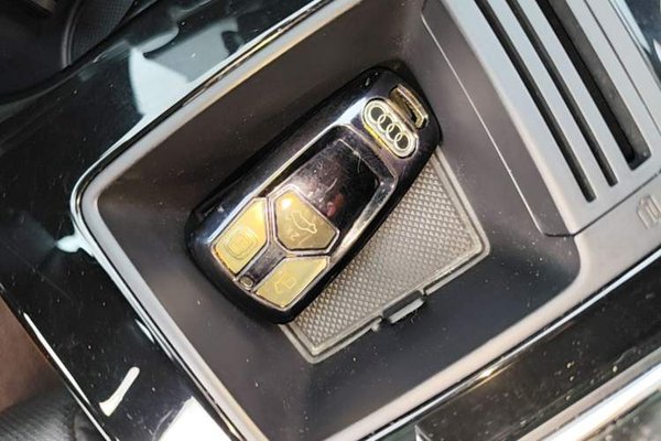 Audi A4L 2023, 53400 км, за 24921 USD - фото 6