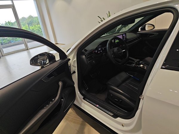 Audi A4L 2023, 24600 км, за 27672 USD - фото 19