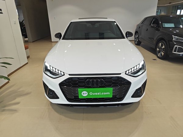 Audi A4L 2023, 24600 км, за 27672 USD