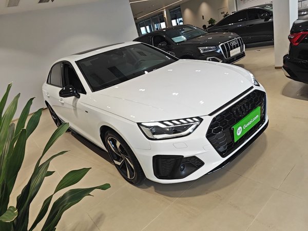 Audi A4L 2023, 24600 км, за 27672 USD