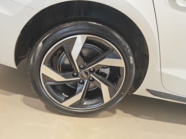 Audi A4L 2023, 24600 км, за 27672 USD - фото 10