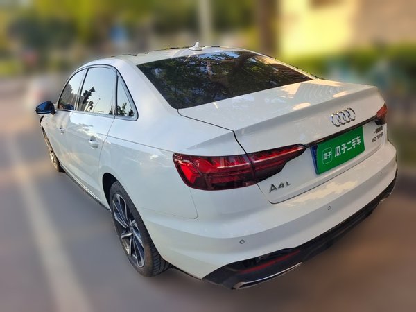 Audi A4L 2023, 32400 км, за 28663 USD