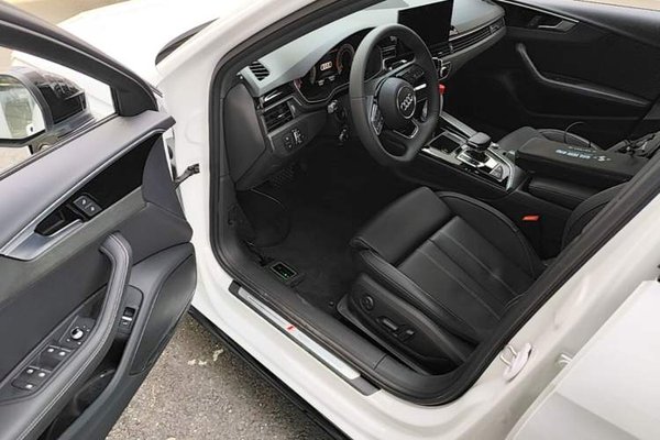 Audi A4L 2023, 34900 км, за 25279 USD - фото 17