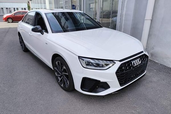 Audi A4L 2023, 34900 км, за 25279 USD