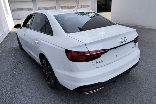 Audi A4L 2023, 34900 км, за 25279 USD